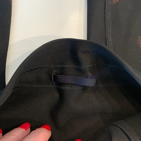 Lululemon Mapped out High Rise tight 28โ-black with orange/res camo-size 4 - Picture 11 of 16